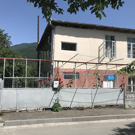 Chveni Ezo Hotell Ambrolauri Exteriör bild