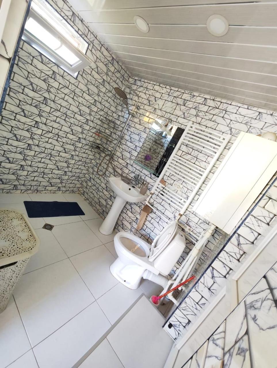 Chveni Ezo Hotell Ambrolauri Exteriör bild