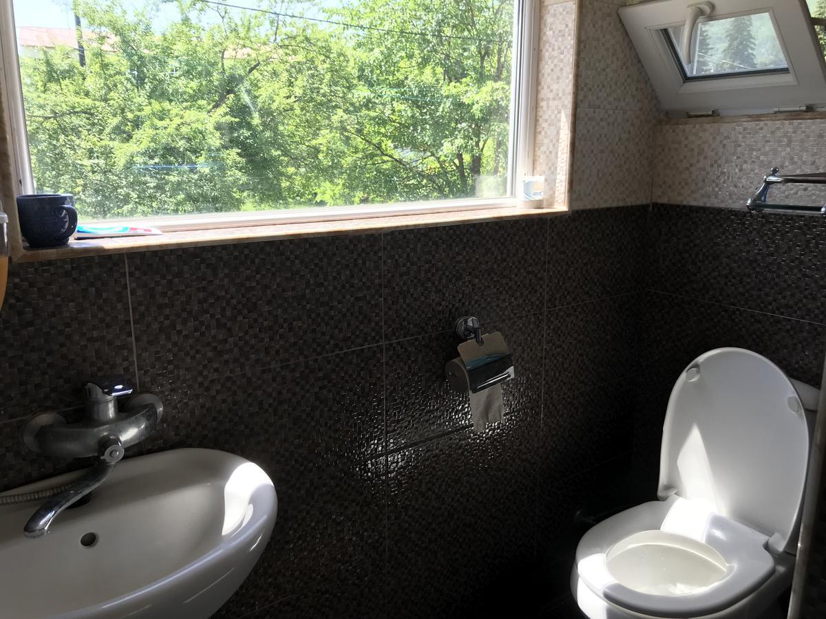 Chveni Ezo Hotell Ambrolauri Exteriör bild